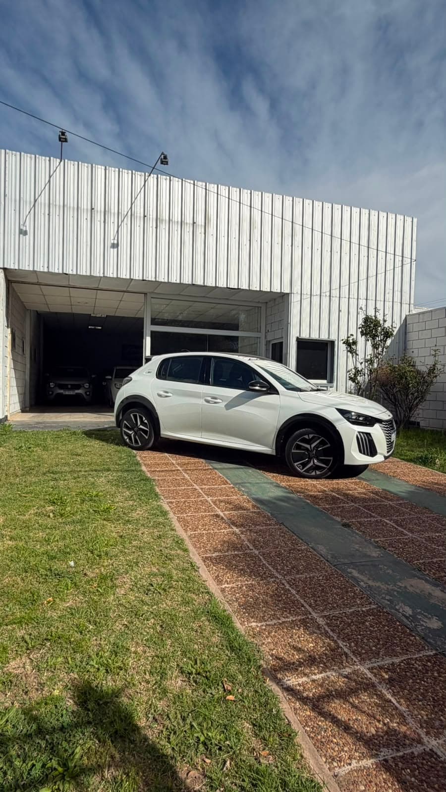 Salón de Oscar Ferrarese Automotores
